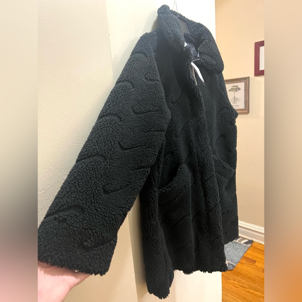 Nike Women’s Loose Fit SZ.M Sherpa Fleece Black Coat - Picture 8 of 13
